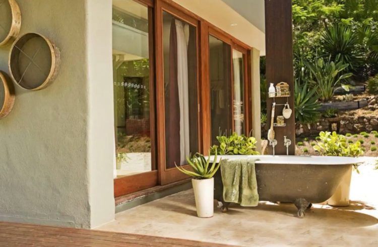 Goonengerry Eco Home Airbnb outdoor bathroom
