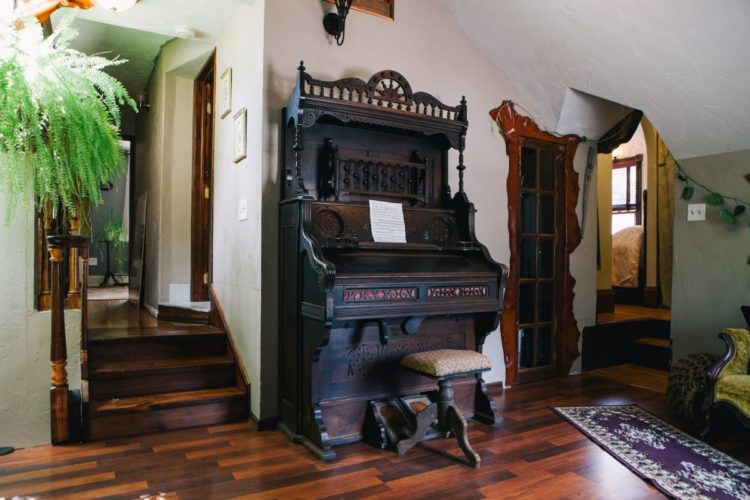 Manor Master Chamber Airbnb interior